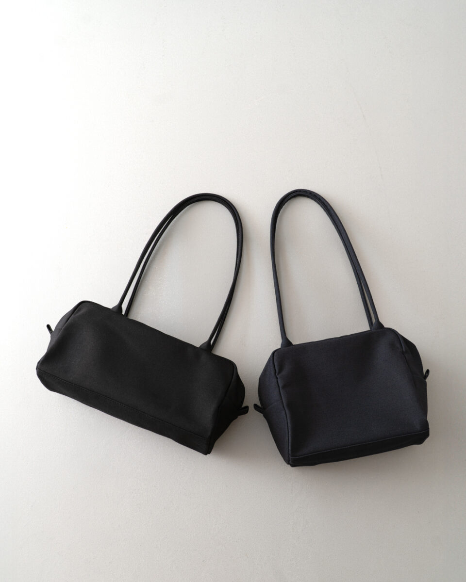 帆布のボストンバッグ