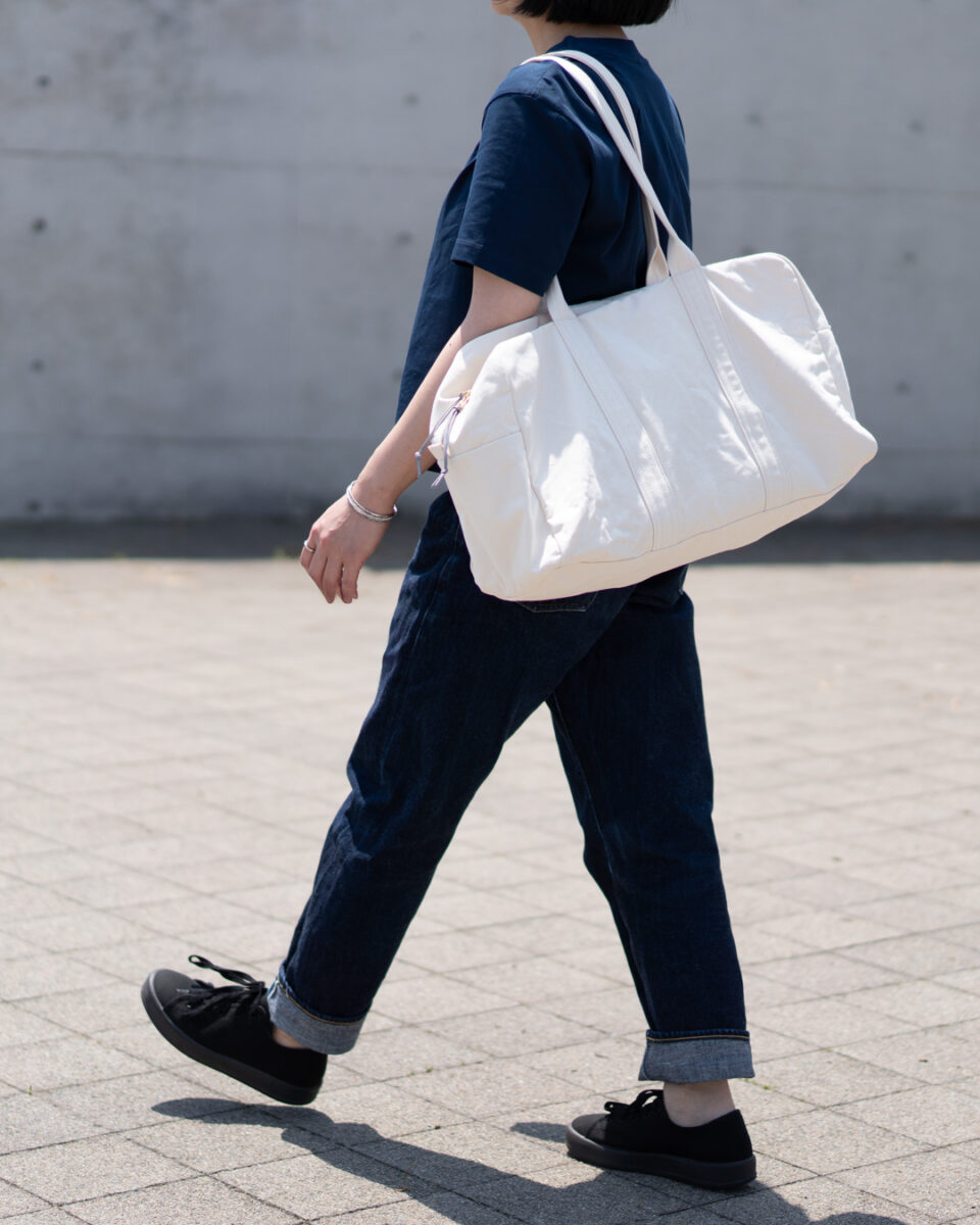 帆布のボストンバッグ