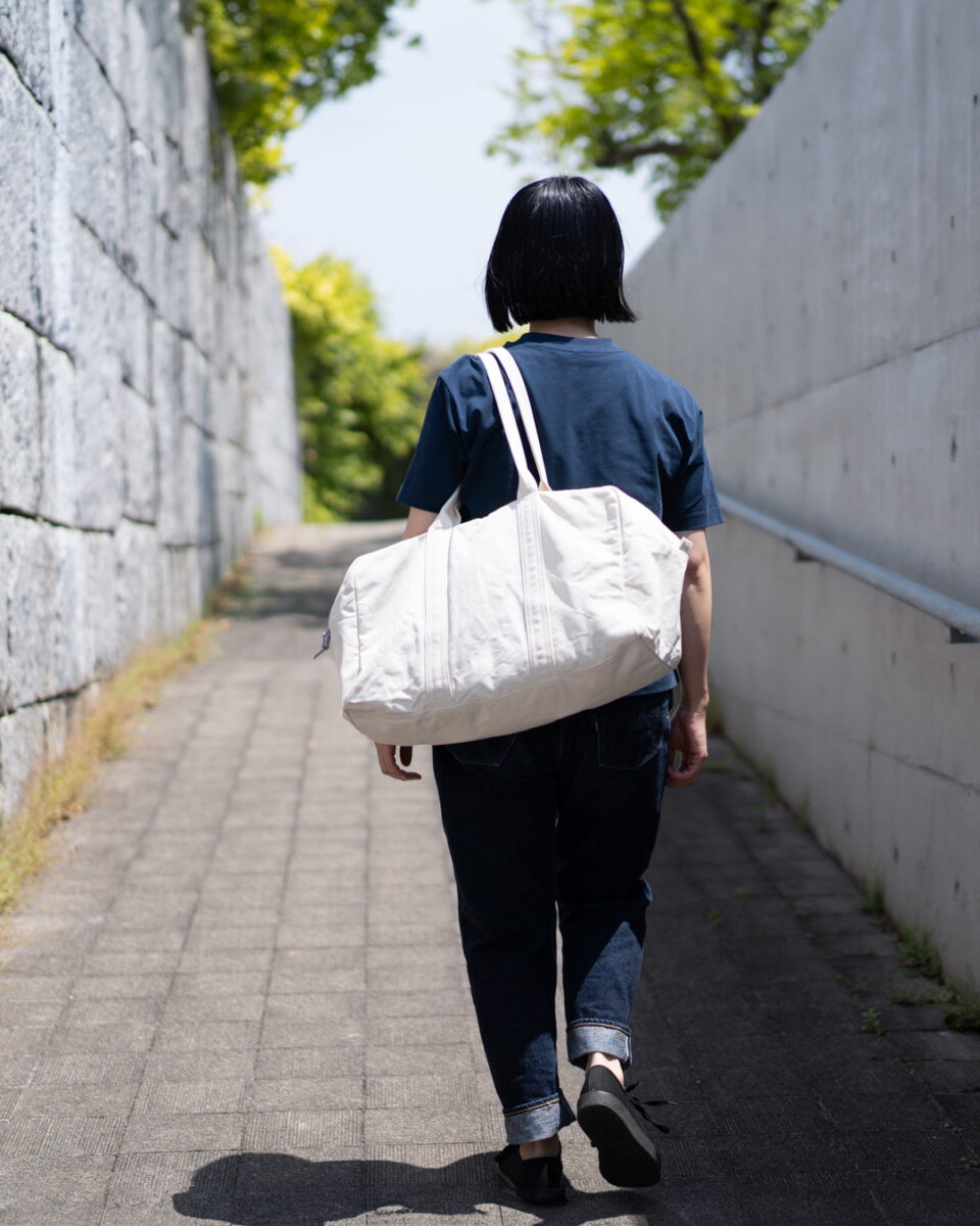 帆布のボストンバッグ