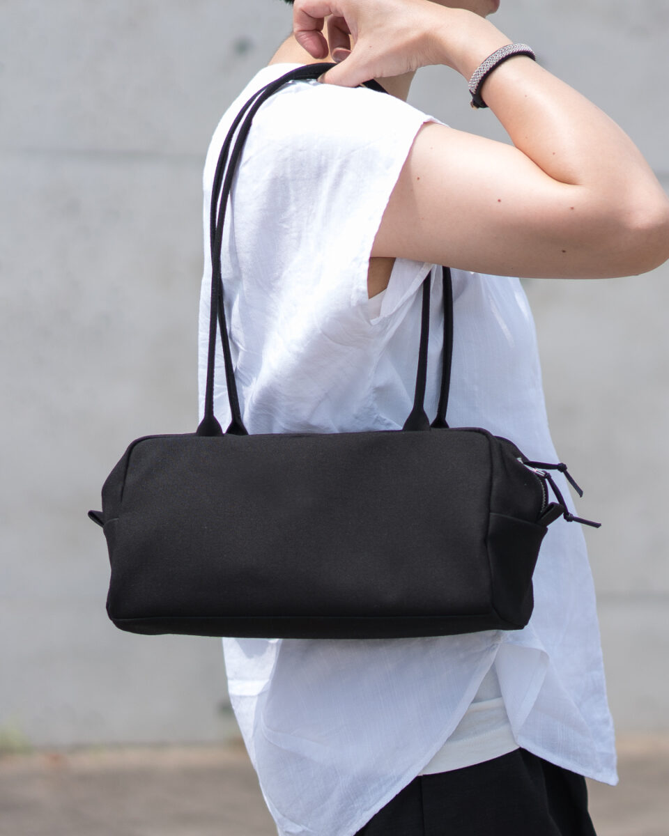 帆布のボストンバッグ