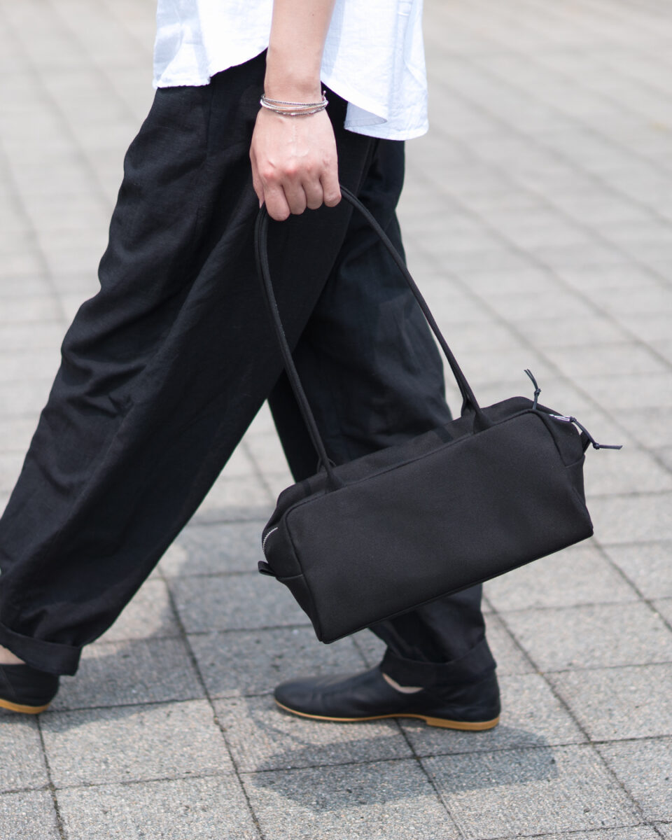 帆布のボストンバッグ