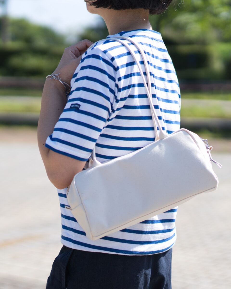 帆布のボストンバッグ