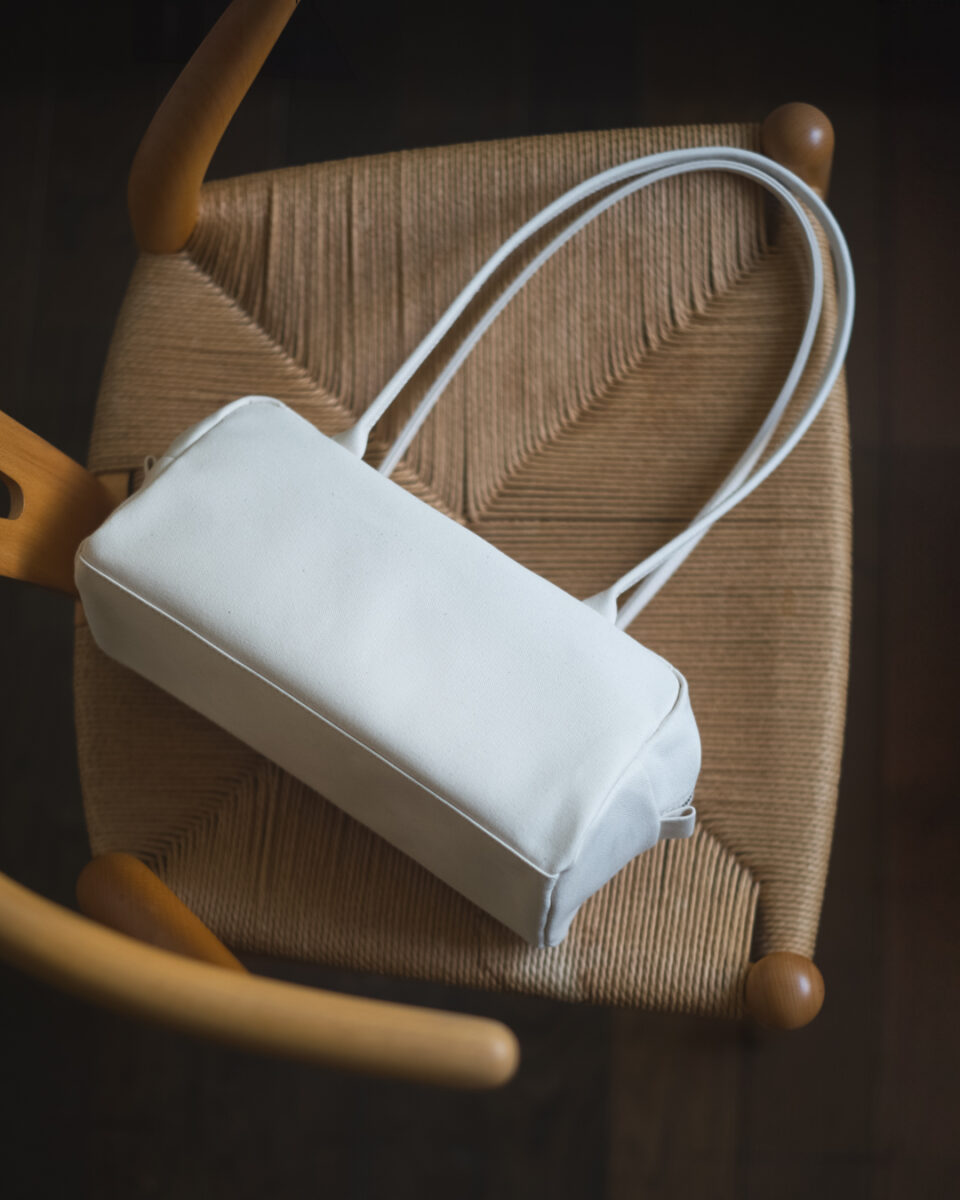 帆布のボストンバッグ