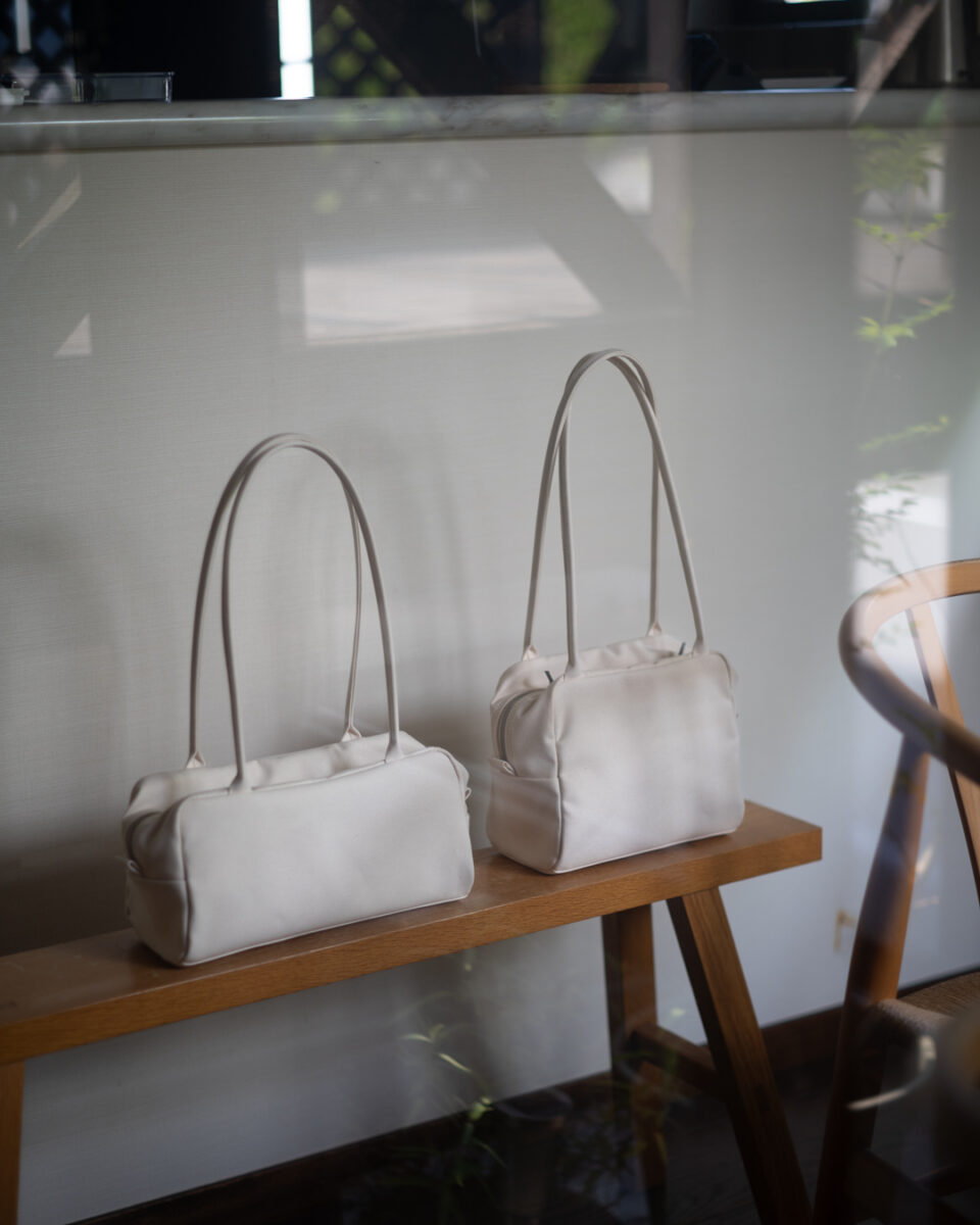 帆布のボストンバッグ