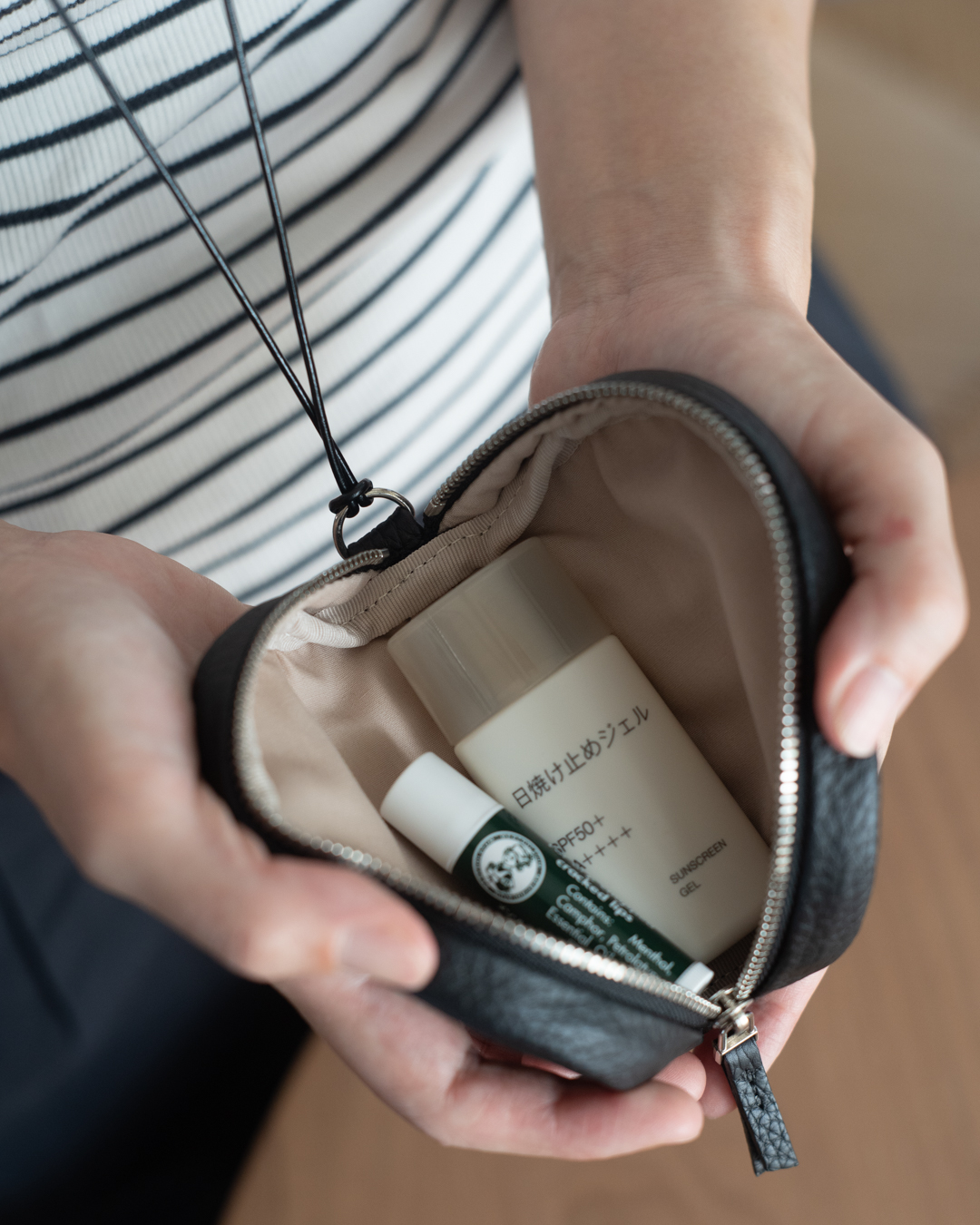 革のポシェット