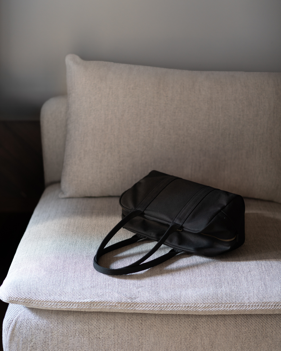 帆布のボストンバッグ