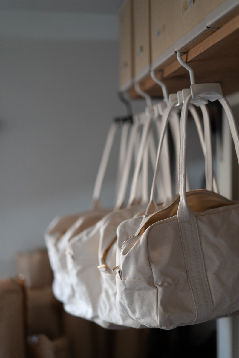 帆布のボストンバッグ