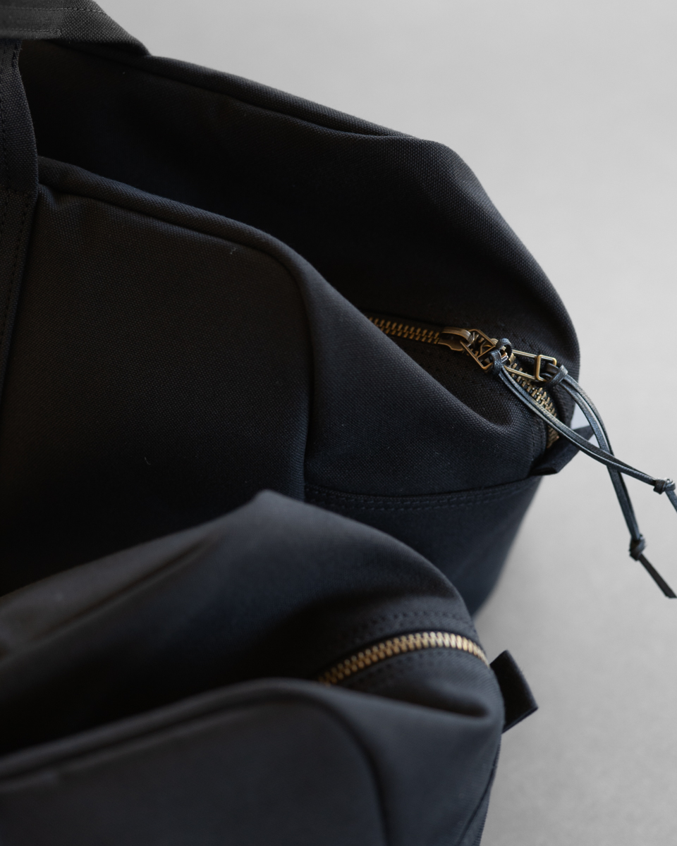 帆布のボストンバッグ