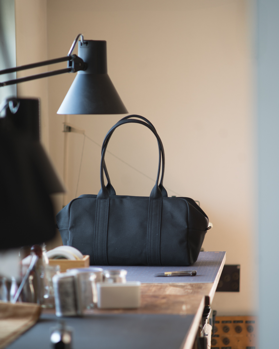 帆布のボストンバッグ